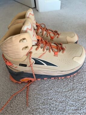 BRAND NEW NEVER WORN Altra Beige Hiking Boots with Coral Laces